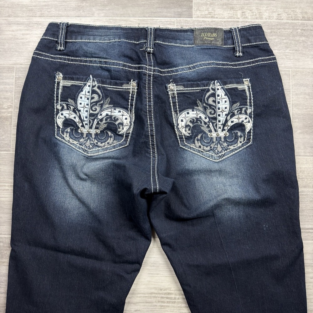 ZCO Premium Jeans Women's Size 16W (36 X 22) Dark Wash Capri Studded Embroidered